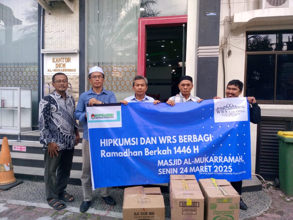 Himpunan Penasihat Hukum Syariah Indonesia Berbagi Takjil